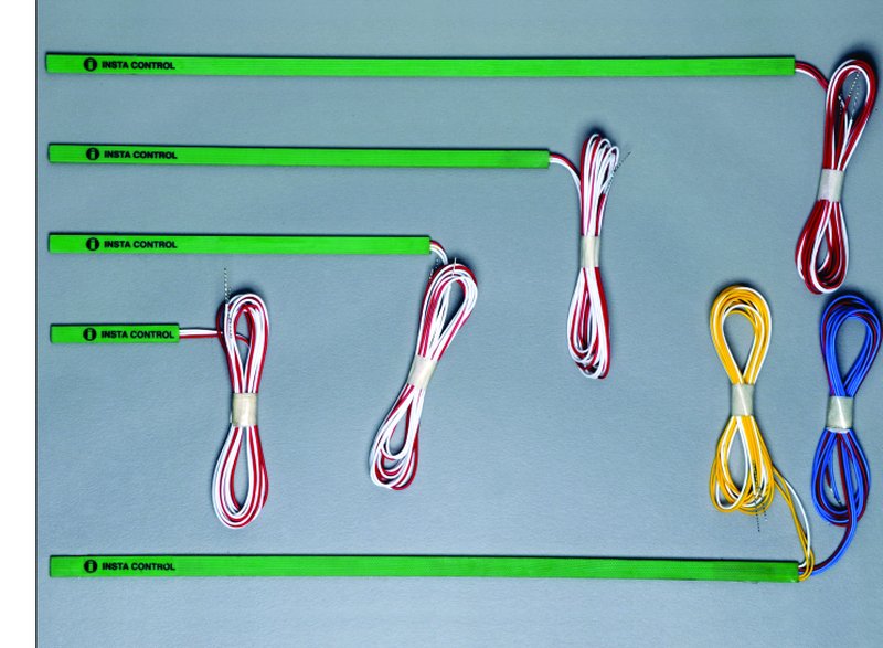 Slot resistance temperature detectors for motor windings